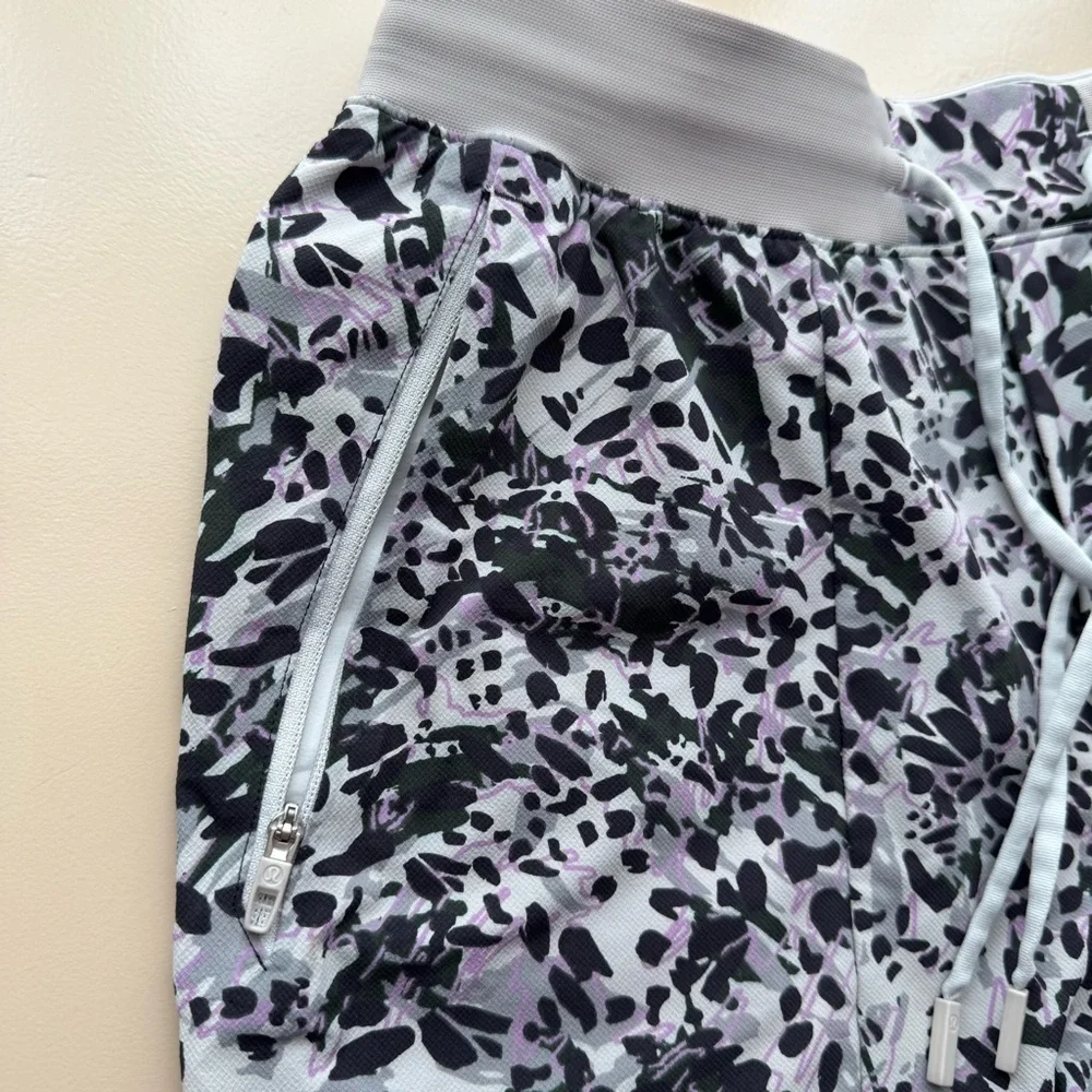 Lululemon License to Train Linerless Short 7” in Command Camo Vapor Multi Size S